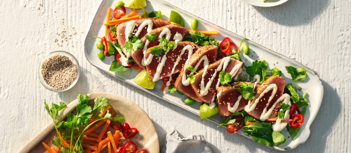 Tonfisktataki med edamamesallad