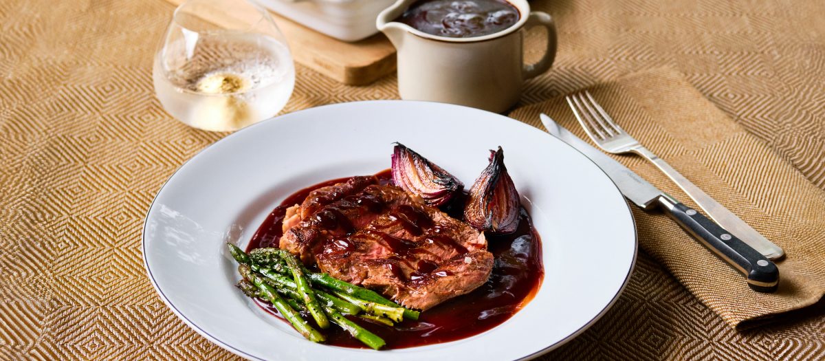 Entrecote med potatisgratäng och rödvinssås